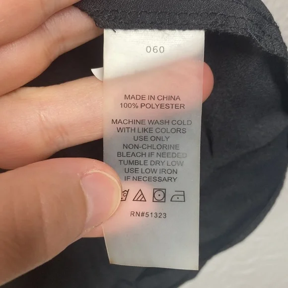 NWT Vince Camuto Black Ruffle Sleeve V-Neck Blouse Women's Size Petite M… - Picture 8 of 9